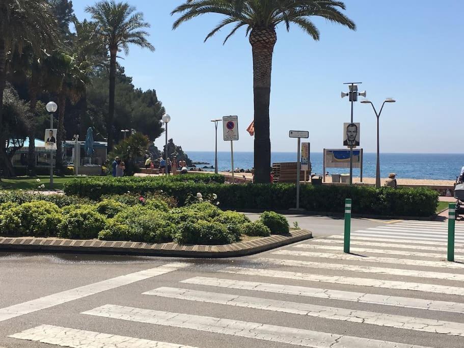 Apartamento Lujoso Piso Enfrente De Playa De Fenals, 2 Terrazas Lloret de Mar Exterior foto