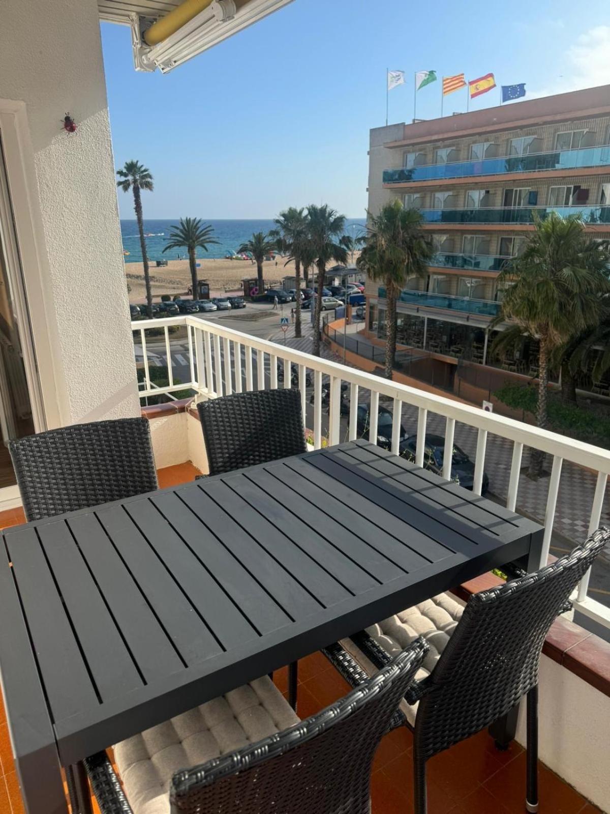 Apartamento Lujoso Piso Enfrente De Playa De Fenals, 2 Terrazas Lloret de Mar Exterior foto